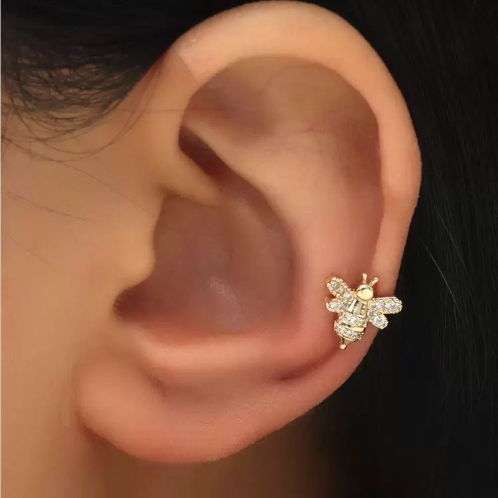 Gold Bee cuff Earrings R95